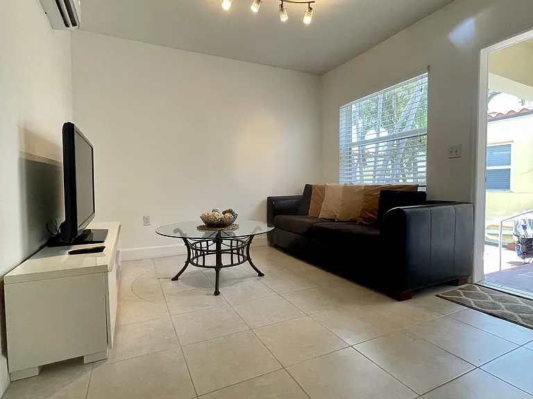 335 Georgia St — Photo 16