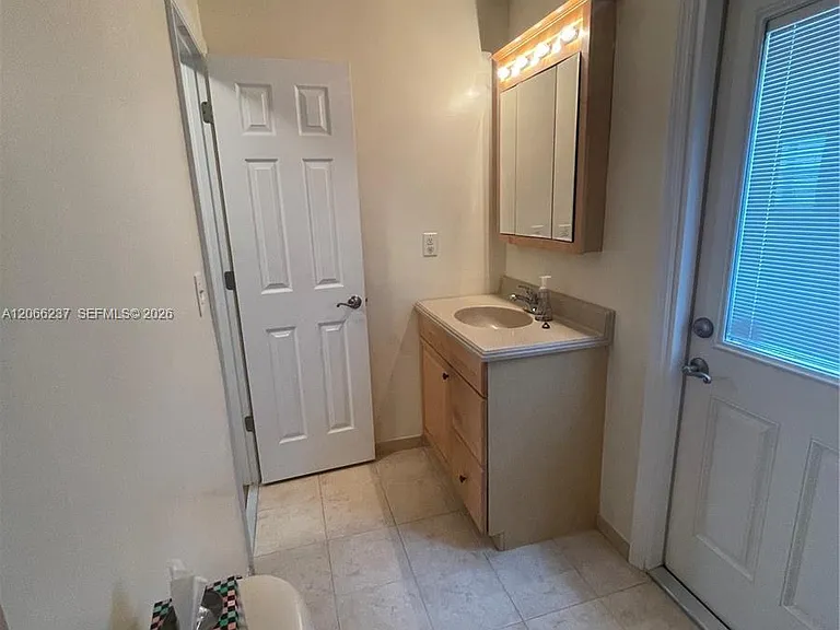 9301 SW 54th St — Photo 27