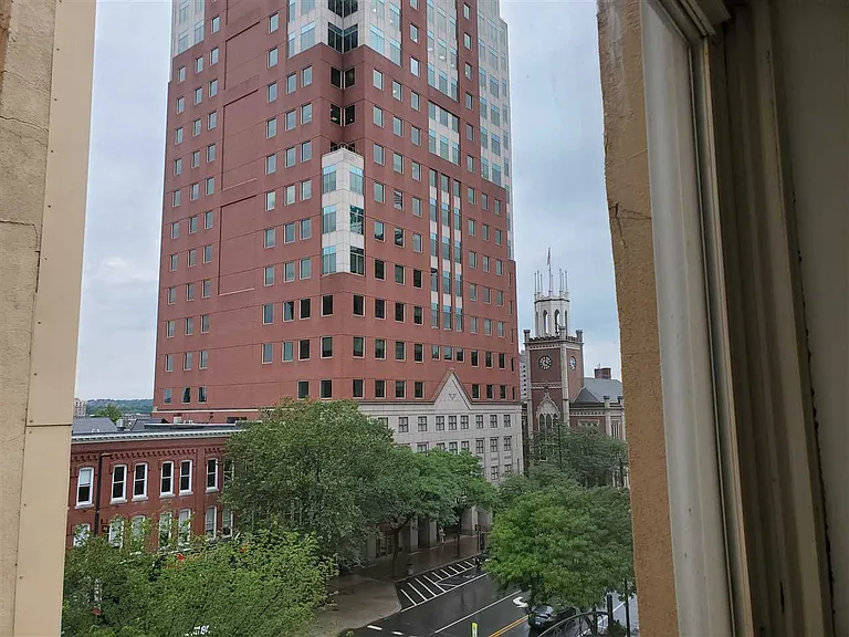 819 Elm St #14 — Photo 8
