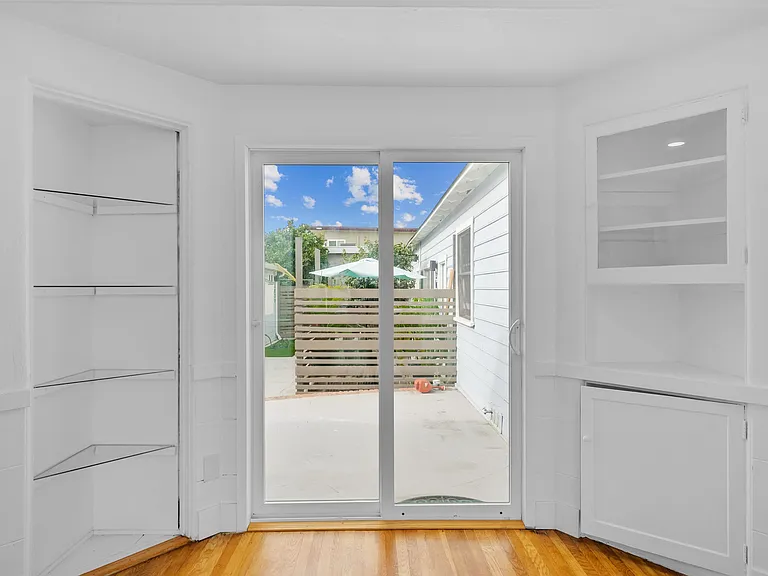 3033 Oliphant St — Photo 16