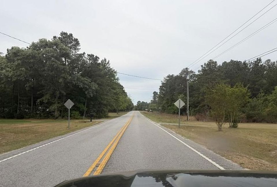 Exterior Neighborhood (street photo)