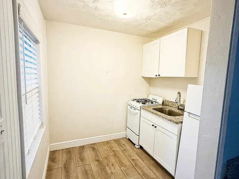 506 N 2nd St S #4 — Photo 4