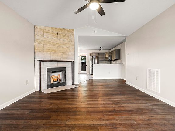 4th image of 209 Christopher Dr