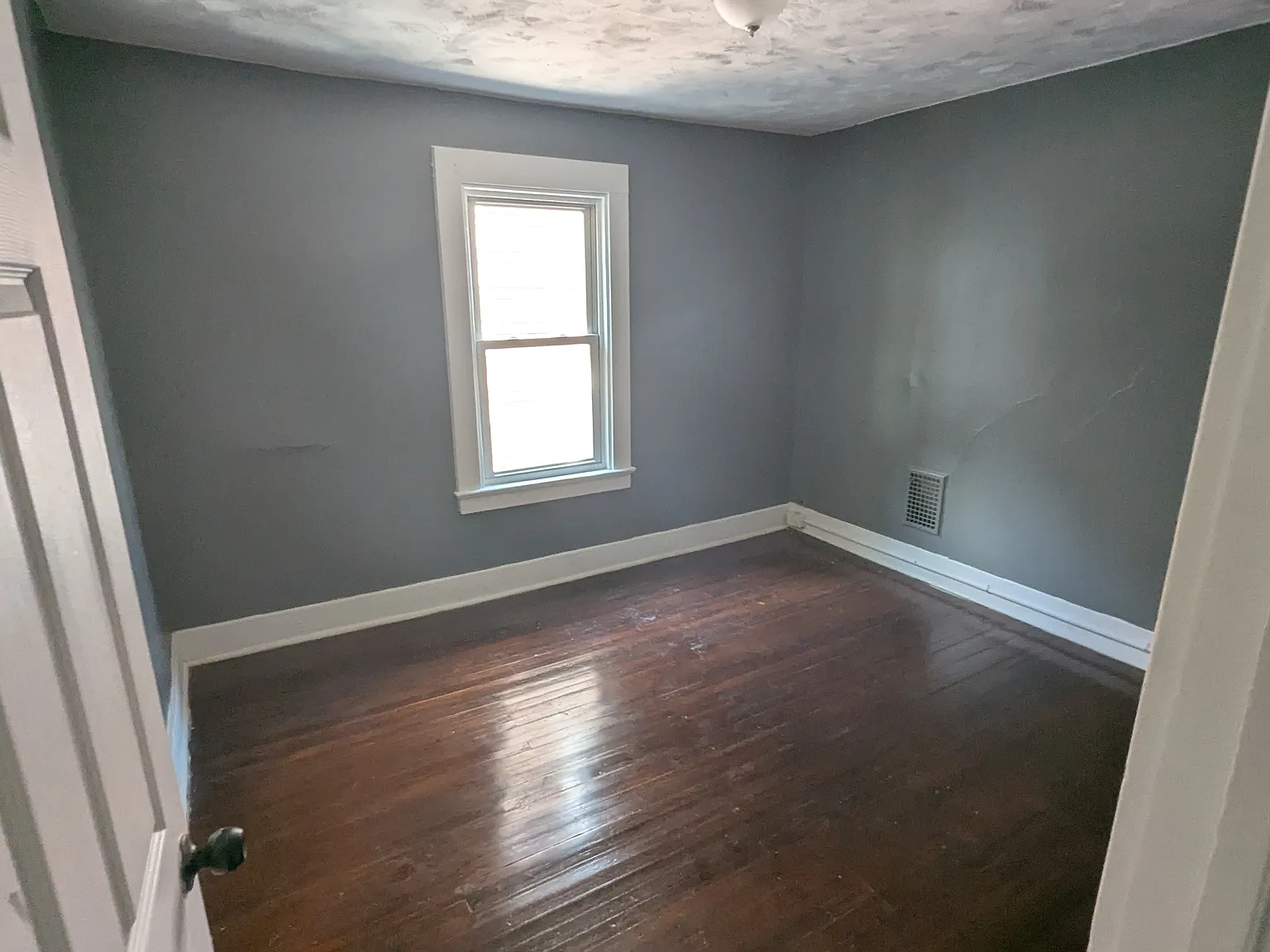 3 bed, 1200 sqft, $1,800 — Photo 4