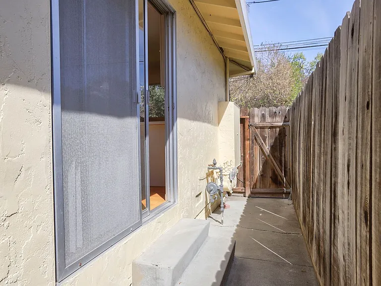 264 W Oakwood Blvd — Photo 27