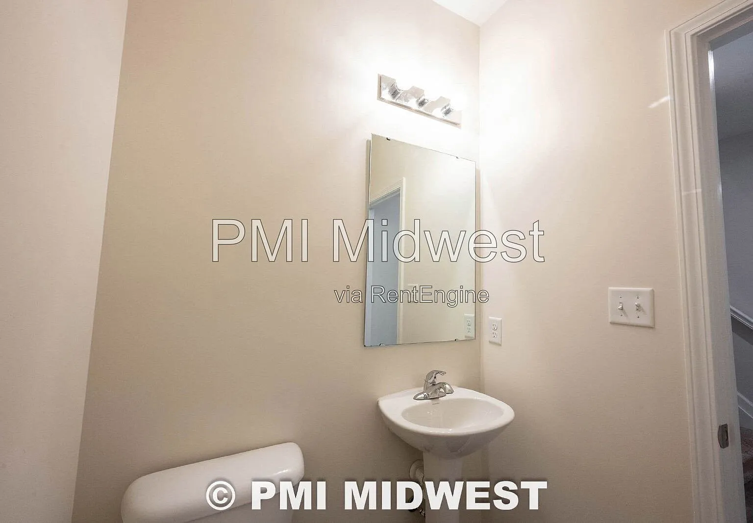 4 bed, 3.0 bath, 1932 sqft, $1,900 — Photo 3