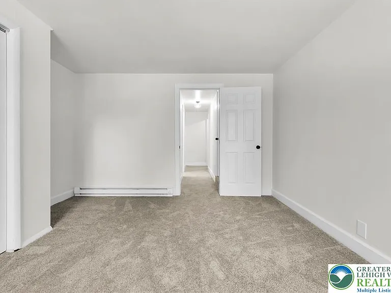 128 W Fairview St — Photo 20