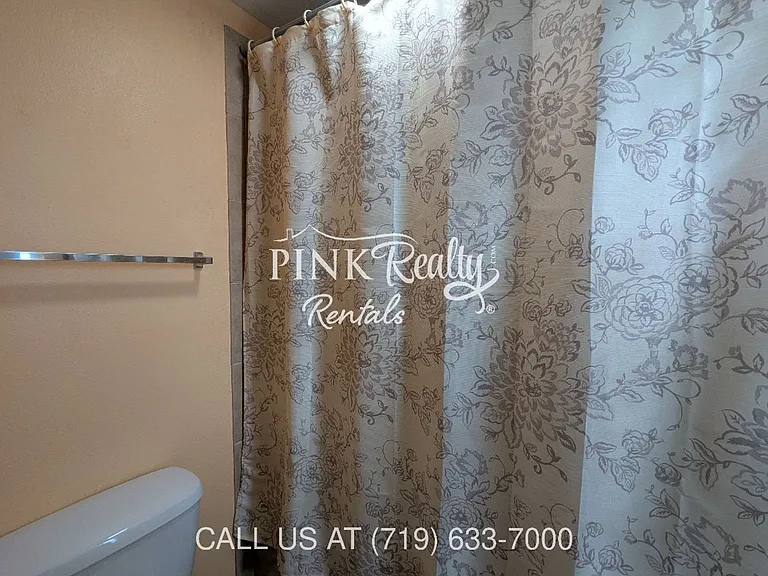 8560 Avens Cir — Photo 23