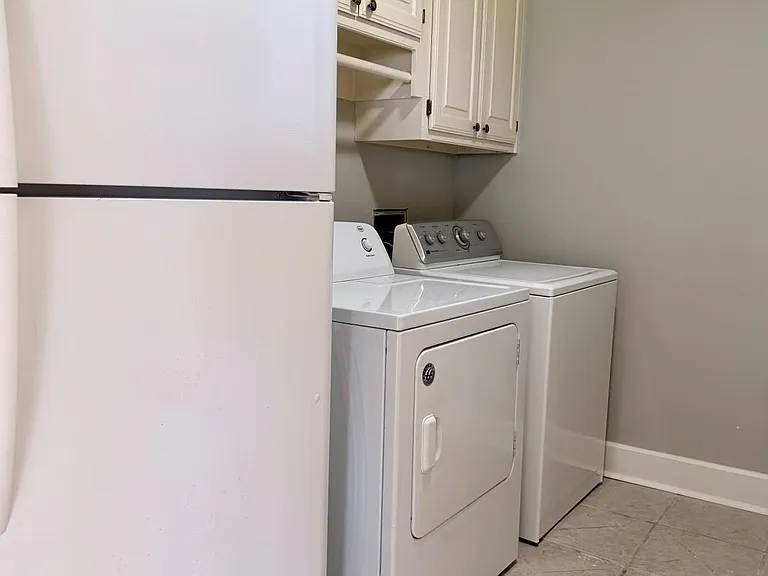 705 E South St — Photo 6