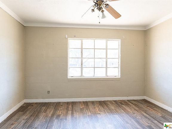 4th image of 2523-2525 Oak Dr