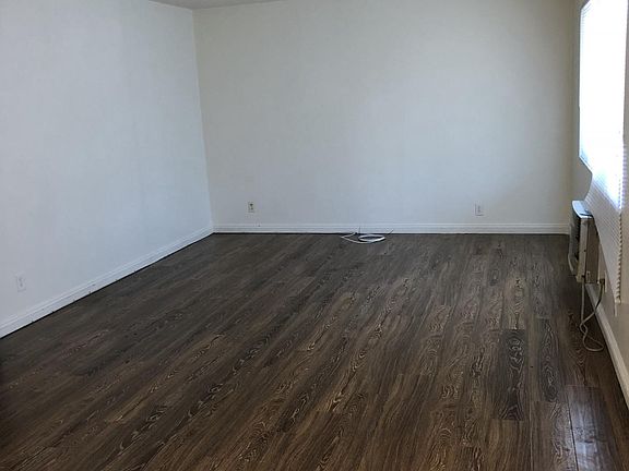 2nd image of 565 W D St APT 4
