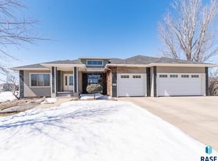1801 S Copper Crest Cir, Sioux Falls, SD 57110