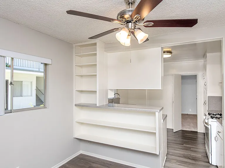 1035 Melrose Ave — Photo 11