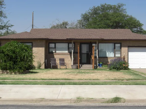 809 Yonkers St, Plainview, TX 79072