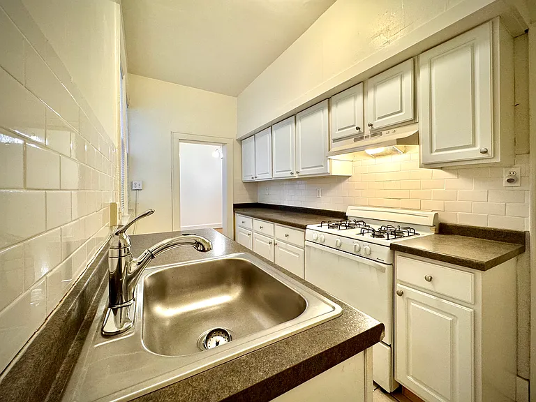 Embassy Apartments — Photo 8