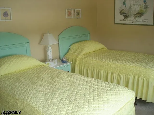 426 Canterbury Ct — Photo 9