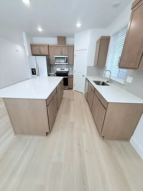 4 bed, 1868 sqft, $2,795 — Photo 4