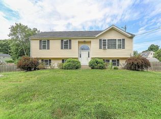 29 Hawthorne Rd, Holbrook, MA 02343