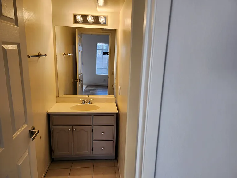 1365 S Park Ave #D — Photo 6