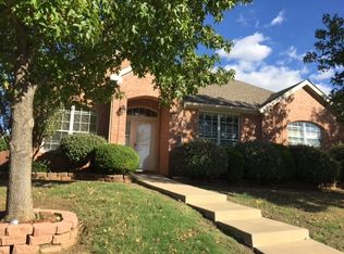 2113 Fountain Dr, Lewisville, TX 75067