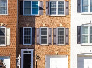 2462 Terra Cotta Cir, Herndon, VA 20171