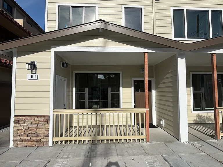 447 Main St #1 — Photo 1