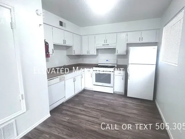141 Manzano St NE, Albuquerque, NM 87108