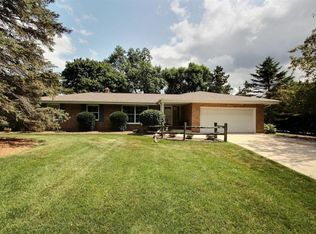 W229N4015 Sunset Dr, Pewaukee, WI 53072