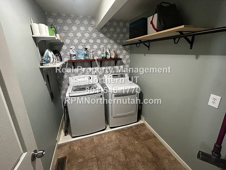 703 W 2175 N — Photo 21