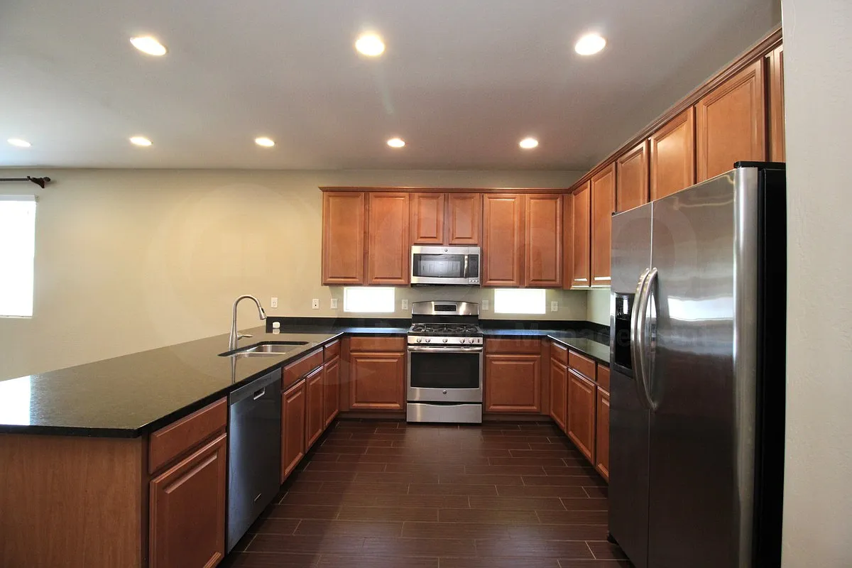 5 bed, 3.0 bath, 2200 sqft, $2,799 — Photo 4