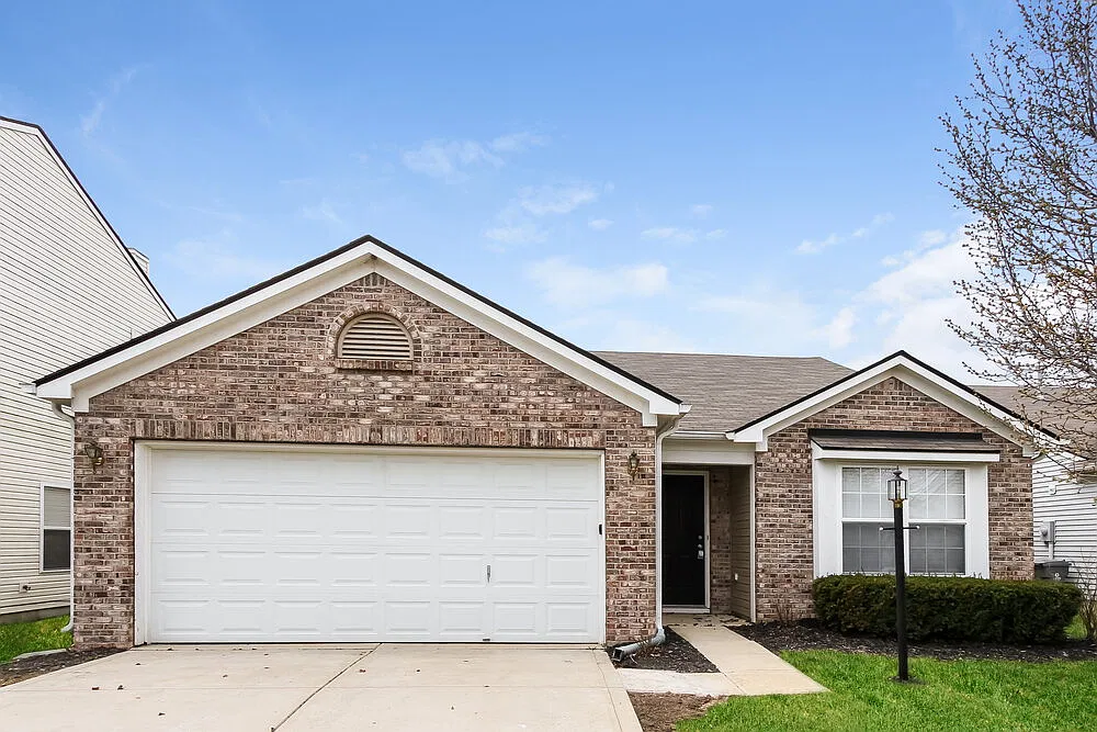 3 bed, 2.0 bath, 1560 sqft, $1,930 — Photo 1