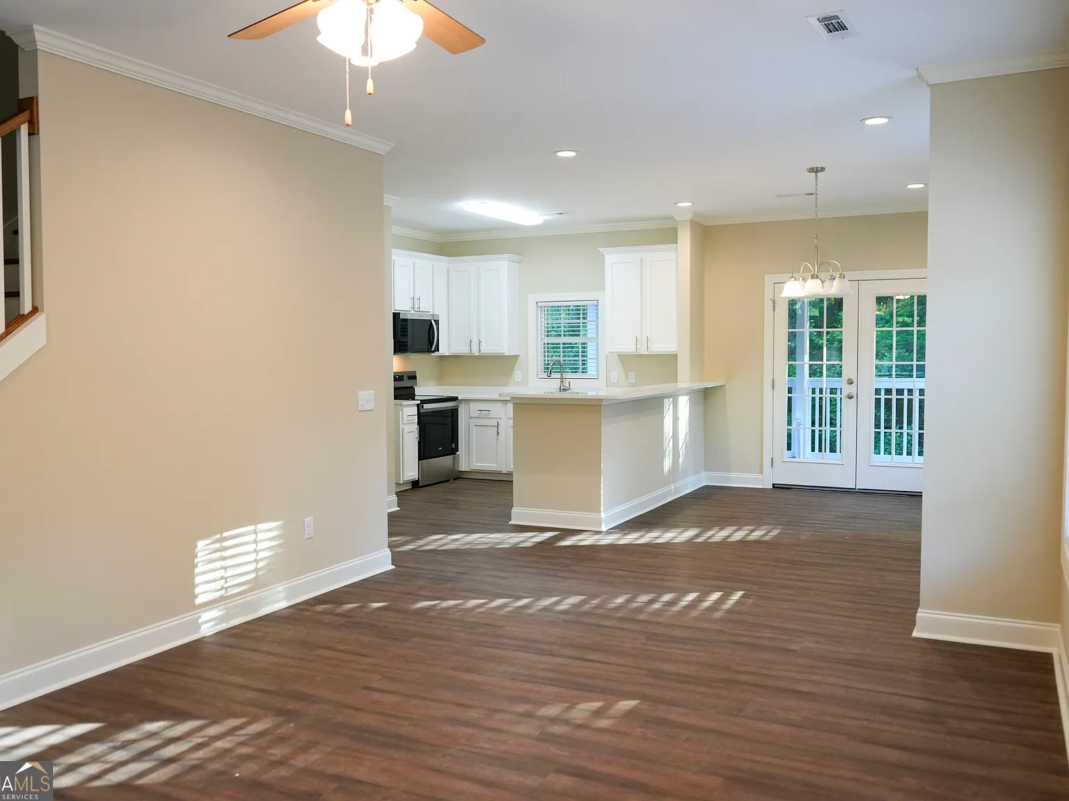 4 bed, 2.5 bath, 2182 sqft, $2,850 — Photo 2