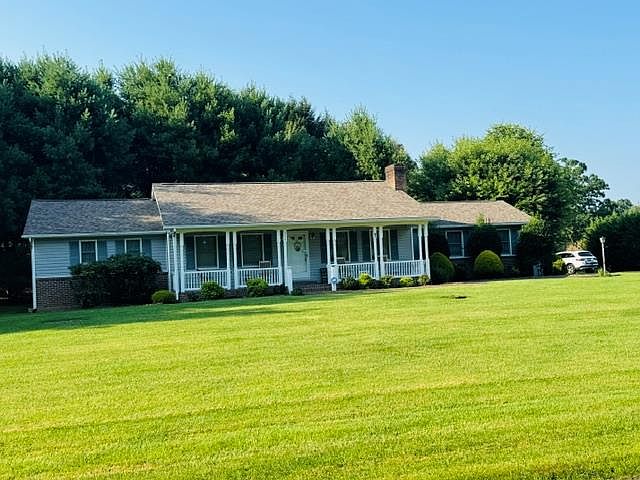1st image of 404 Parkwood Dr
