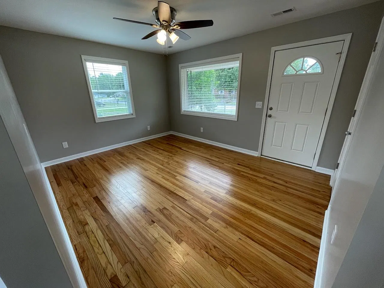 3 bed, 975 sqft, $1,200 — Photo 3