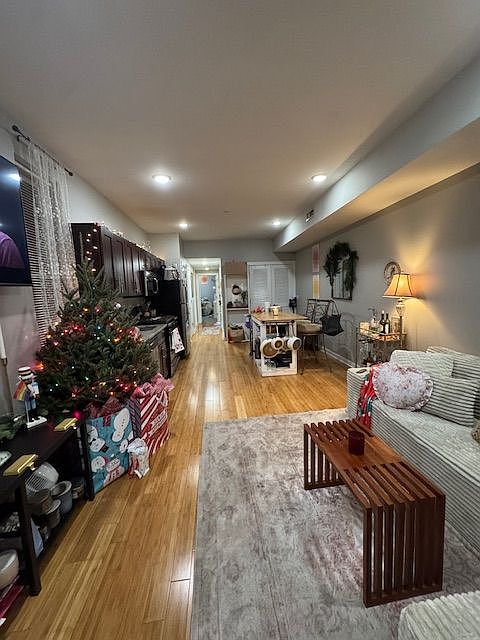 1st image of 3044 Richmond St #3A