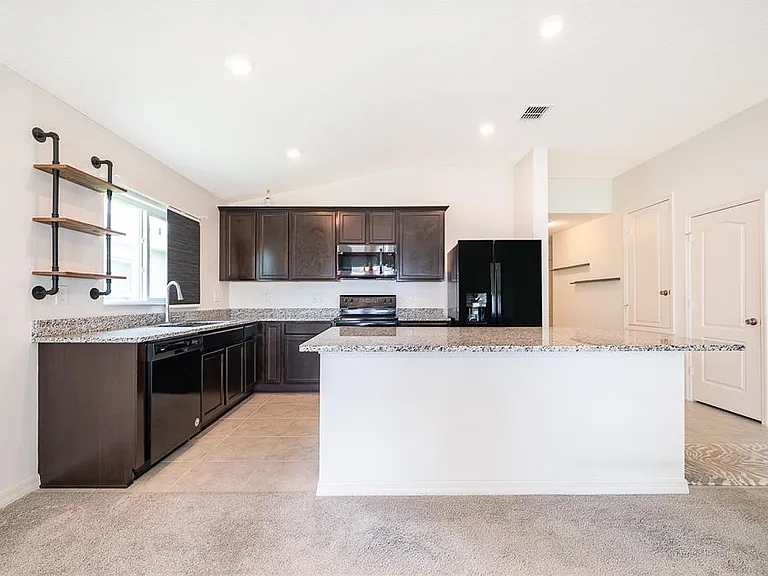 2405 Bulrush Dr — Photo 10