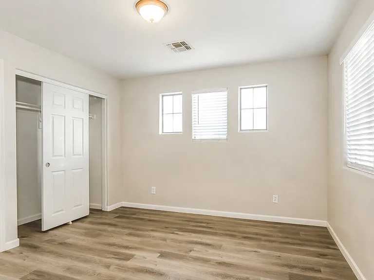 8216 W Globe Ave — Photo 13