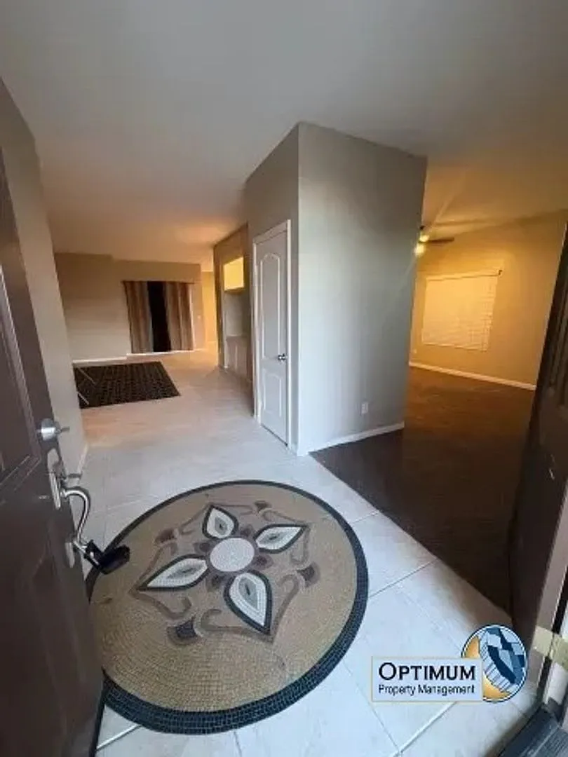 Beautiful 3-Bedroom Home in Victorville — Photo 4