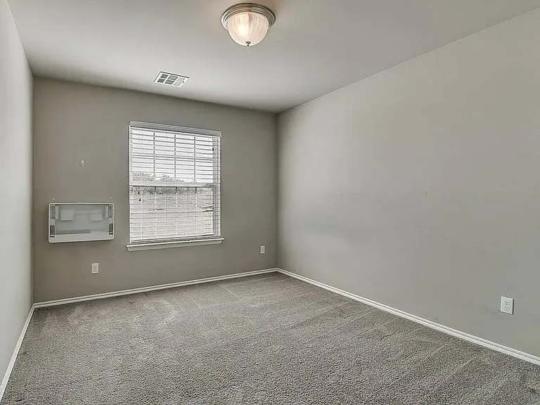 2725 Demotte Dr — Photo 10