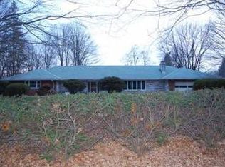 4 Hideaway Ln, Newburgh, NY 12550