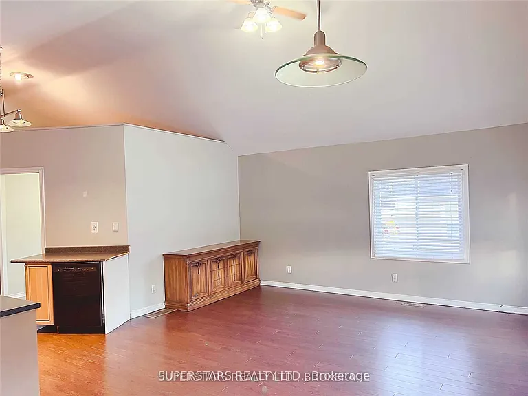 276 Parkwood Ave — Photo 5