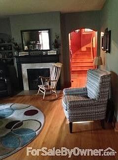 Dining Room
						:
						You can see the living room through arch and the butler pantry in kitchen.