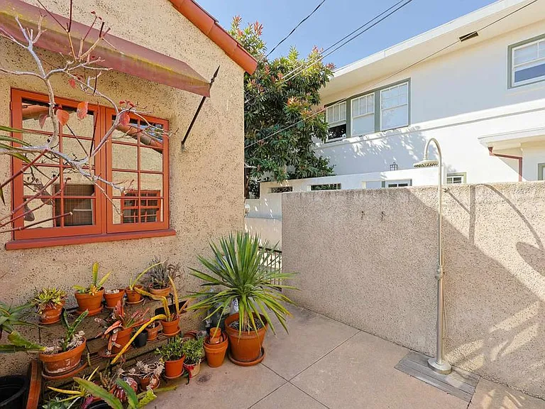 1027 Adella Ave — Photo 49