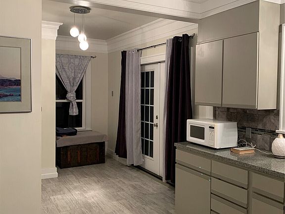 4th image of 465 Tyee Drive
