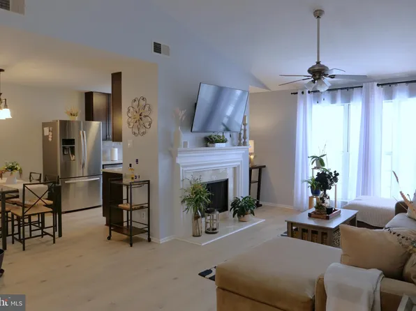 1114 Huntmaster Ter NE Unit 301, Leesburg, VA 20176