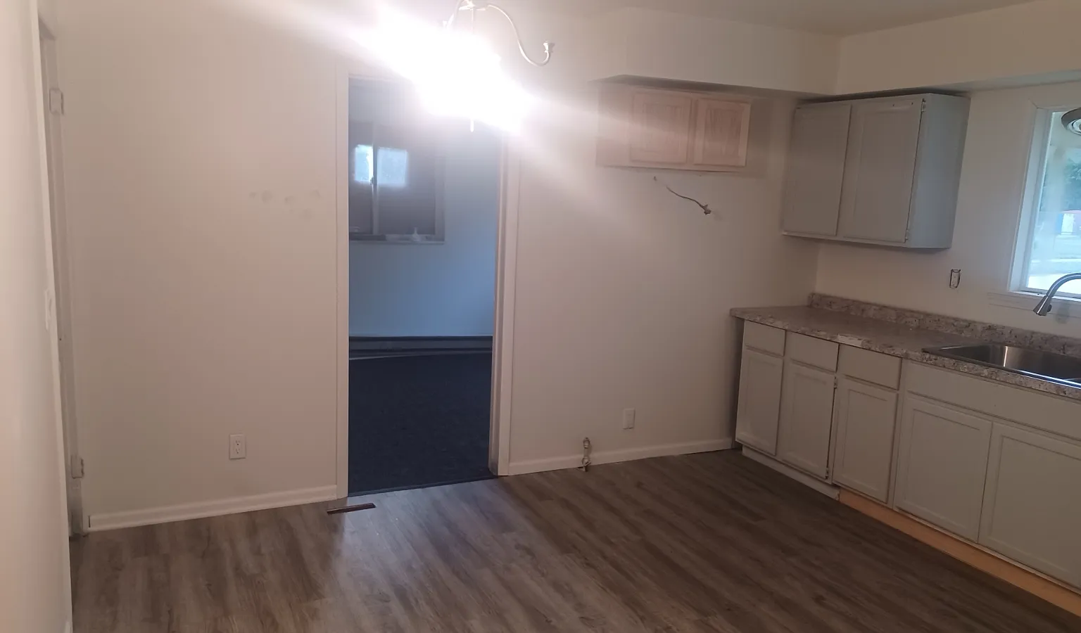 3 bed, 1.5 bath, 1008 sqft, $1,000 — Photo 2