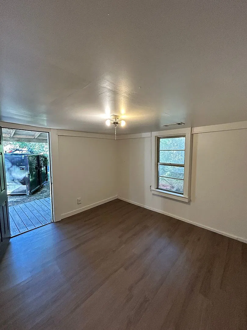 1,200.00 Move-In-Special — Photo 3