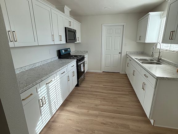 2nd image of 452 Clarke St #1