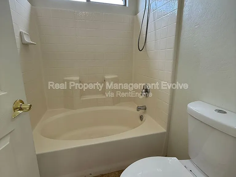 1225 W Shumway Farm Rd — Photo 23