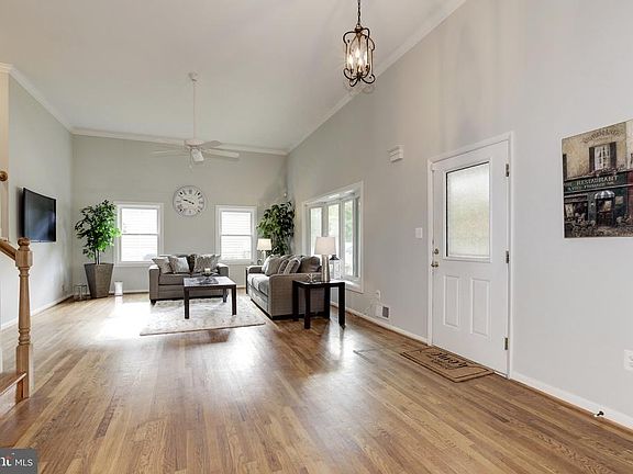 5th image of 2883 Glenora Ln
